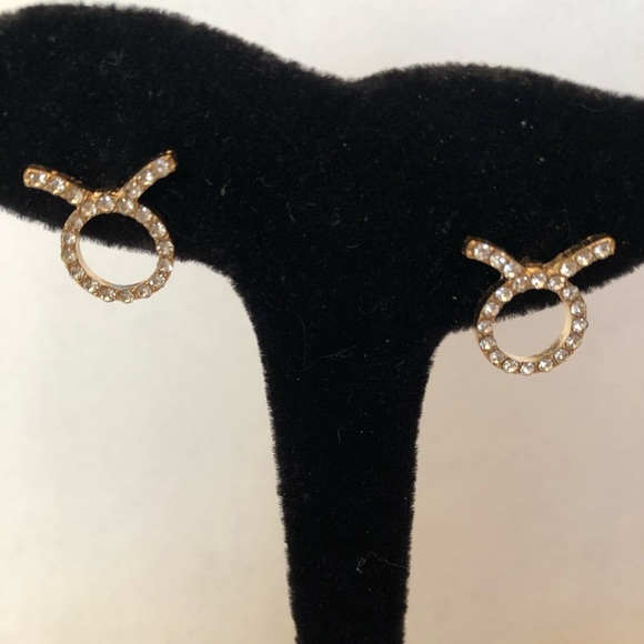 💜3/$30 Horoscope Zodiac Taurus The Bull Clear crystal earrings - Picture 3 of 7